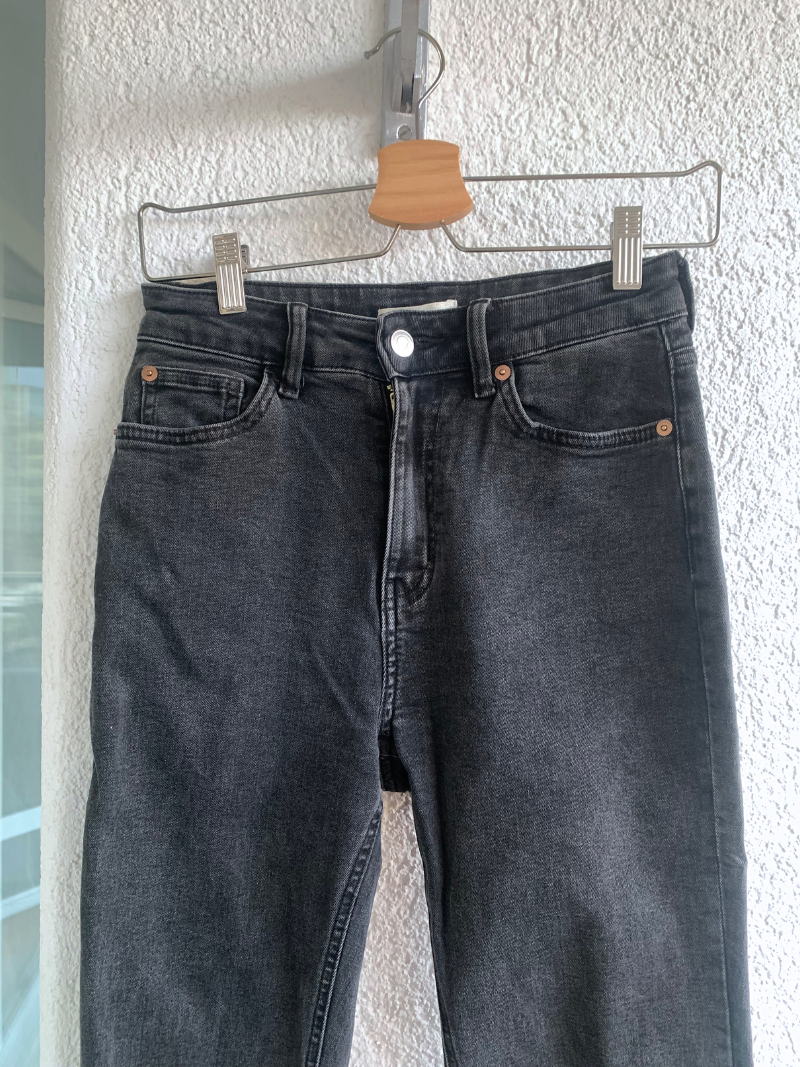 High Rise Flared Jeans w/ Slit (36)